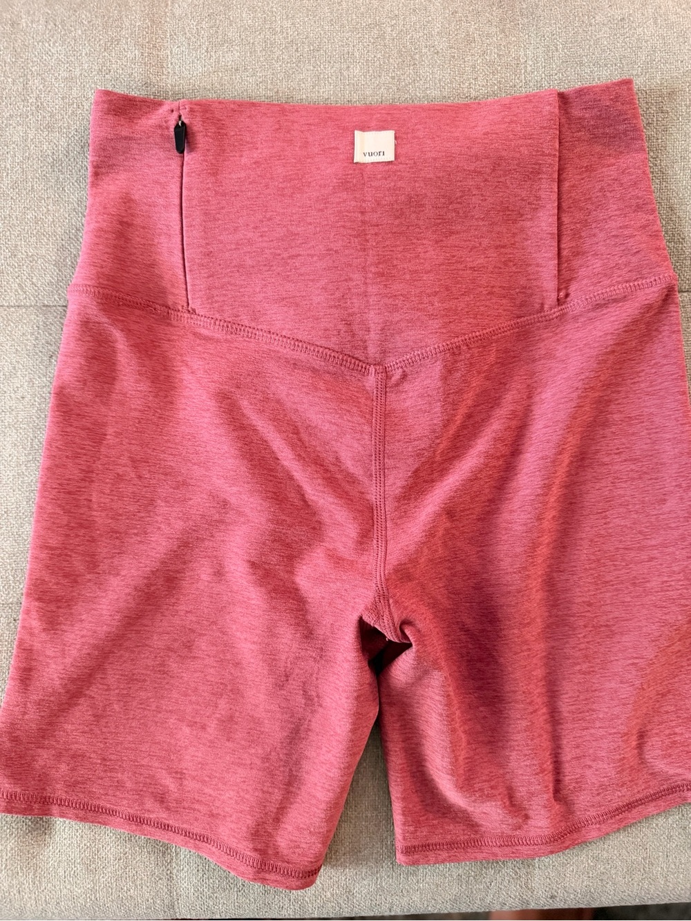 Vuori Clean Elevation Shorty shorts women’s size small
